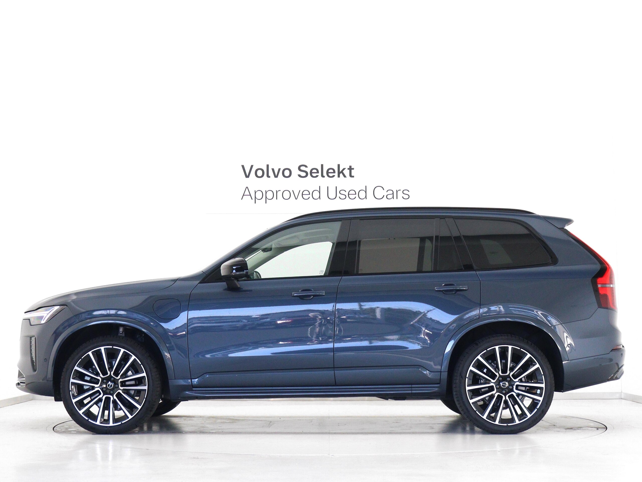 Volvo XC90 Ultimate T8 AWD Plug-in Hybrid 4WD PHEV Sunroof B&W Air Suspension Demo Car 3-Row 7-Seater Google Built-in Dashcam Digital Rearview Mirror Denim Blue Metallic White Leather Gray Ash Wood Panel Crystal Shift Knob 22-inch Diamond Cut Alloy Wheels — photo 8