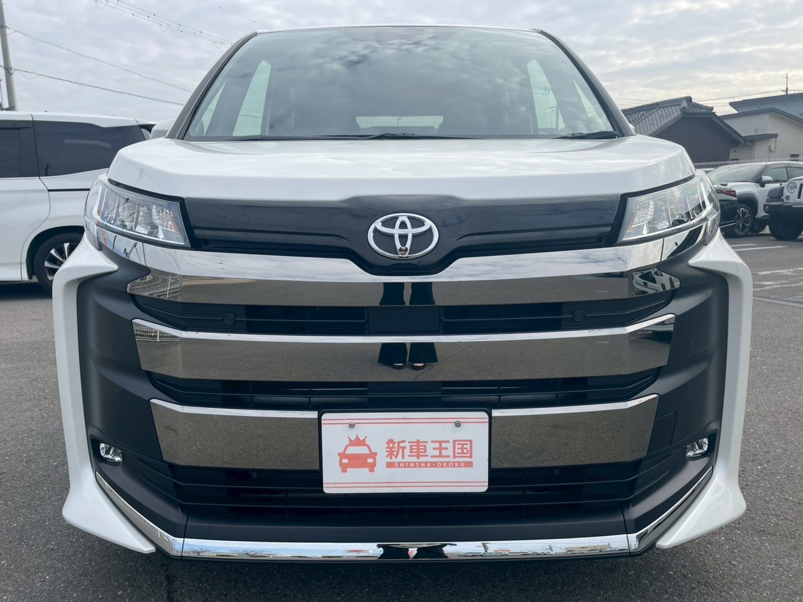 2023 Toyota Noah — photo 2