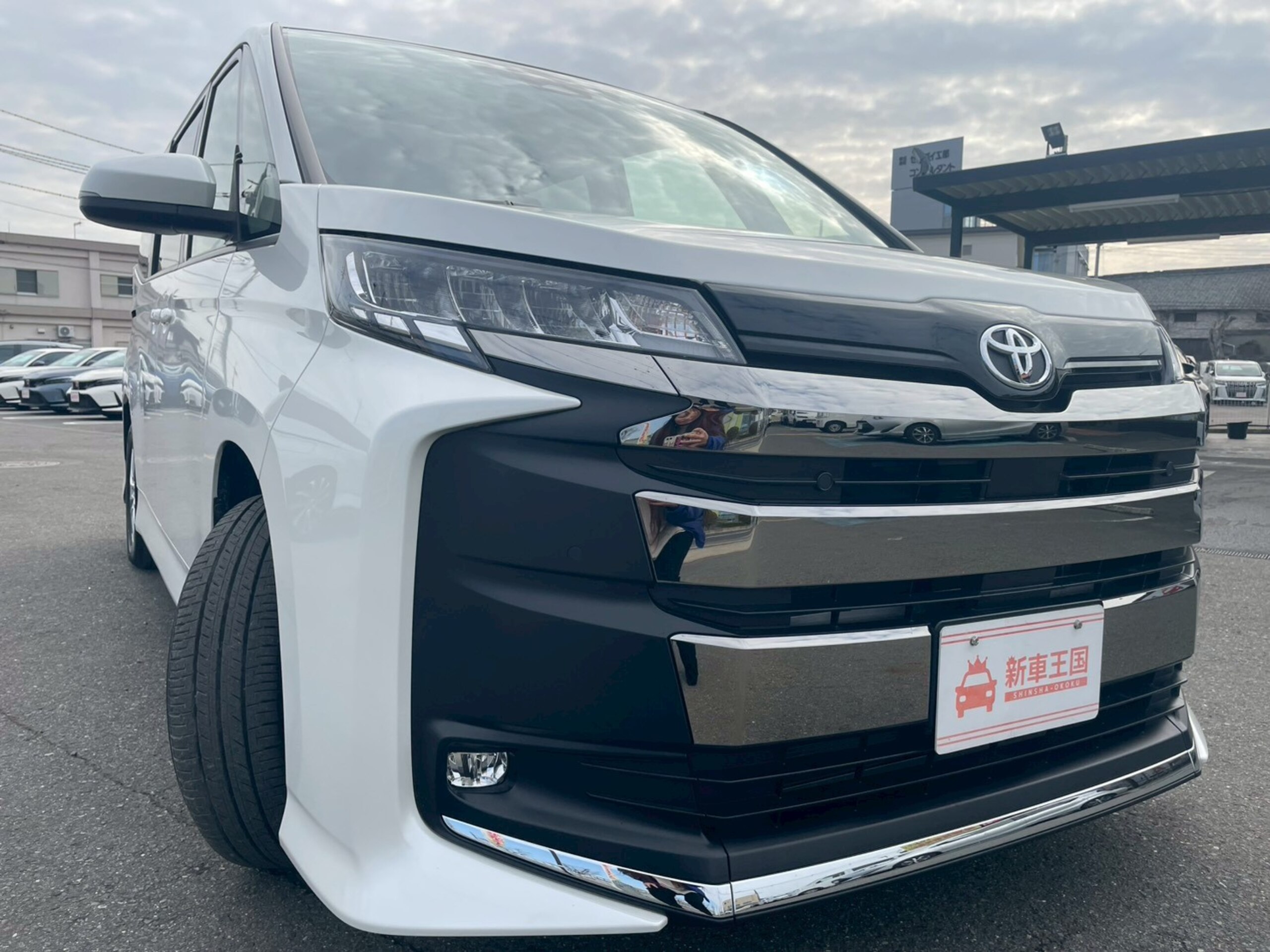 2023 Toyota Noah — photo 3