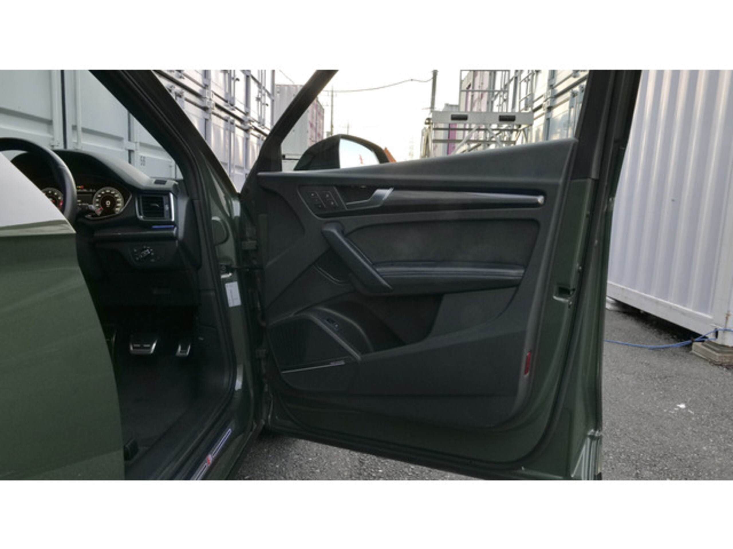 Audi SQ5 3.0 4WD with Panoramic Sunroof — photo 8