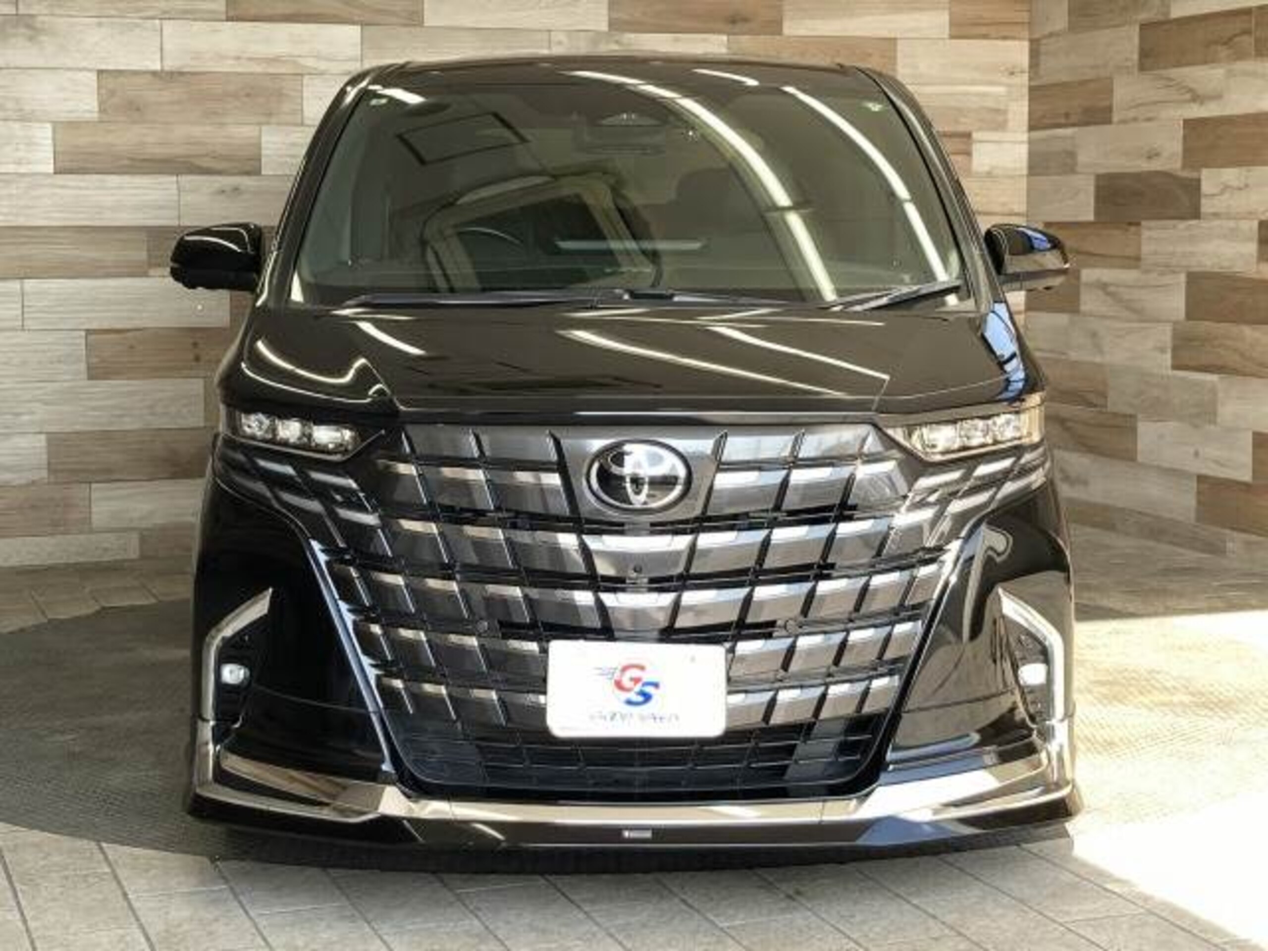 2024 Toyota Alphard — photo 2