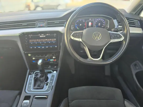 2021 Volkswagen Passat — photo 3
