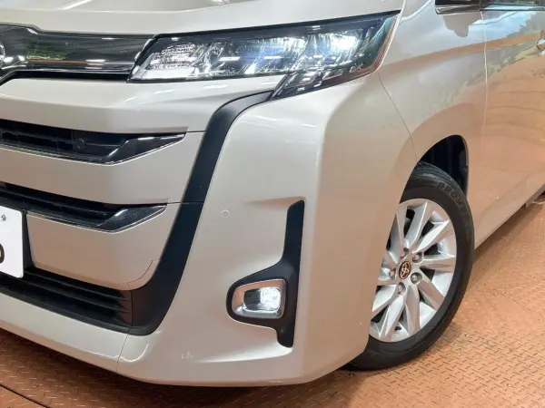 Toyota Noah 2.0 Z Non-Smoking Car Universal Step Genuine 10-inch Navi Safety Sense Radar Cruise Both Side Power Doors Seat Heater Back Camera Built-in ETC HDMI Input CD/DVD Deck Front/Rear Dashcam Rear Auto Air Conditioner (Steel Blond Metallic) — photo 8