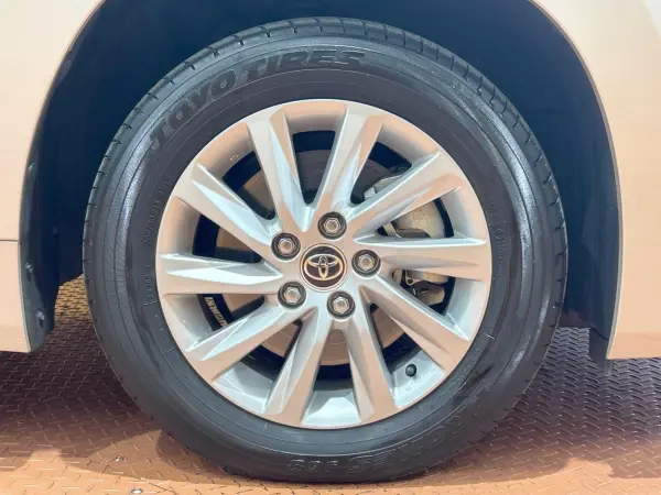 Toyota Noah 2.0 Z Non-Smoking Car Universal Step Genuine 10-inch Navi Safety Sense Radar Cruise Both Side Power Doors Seat Heater Back Camera Built-in ETC HDMI Input CD/DVD Deck Front/Rear Dashcam Rear Auto Air Conditioner (Steel Blond Metallic) — photo 9