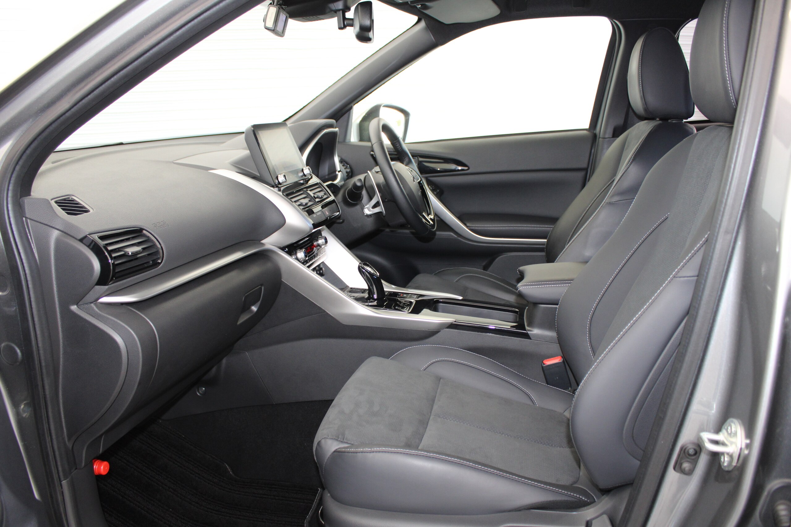 Mitsubishi Eclipse Cross PHEV 2.4 P 4WD with Smartphone Link Navigation, 360 Camera, ETC Unit — photo 7