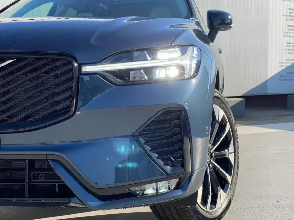 Volvo XC60 Ultra B5 AWD Dark Edition 4WD Google Assistant Harman/Kardon Panoramic Glass Roof Genuine Leather Seats 360-Degree View Camera Seat and Steering Heater (Denim Blue Metallic) — photo 9