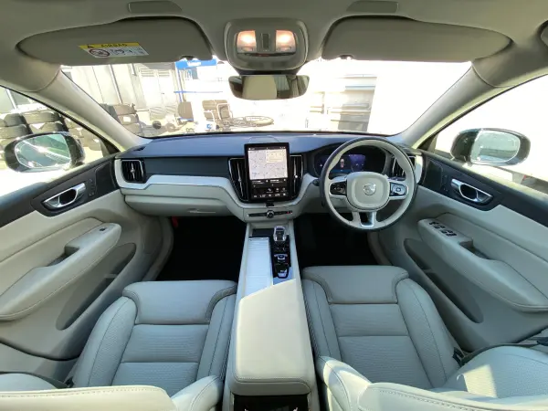 2025 Volvo Xc60 — photo 2