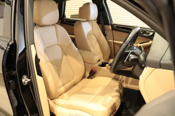 Porsche Macan PDK 4WD One Owner Sports Chrono Package Half Leather Beige Interior Seat Heater Seat Memory ACC Around View Monitor (Black) — photo 8