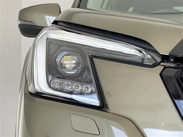 Subaru Forester 2.0 Touring 4WD with 8-inch Display Audio, Radar Cruise Control, Seat Heaters, Rear Camera, Side Camera, Corner Sensors, Genuine Alloy Wheels, ETC, LED Headlights, Paddle Shift (Green) — photo 8