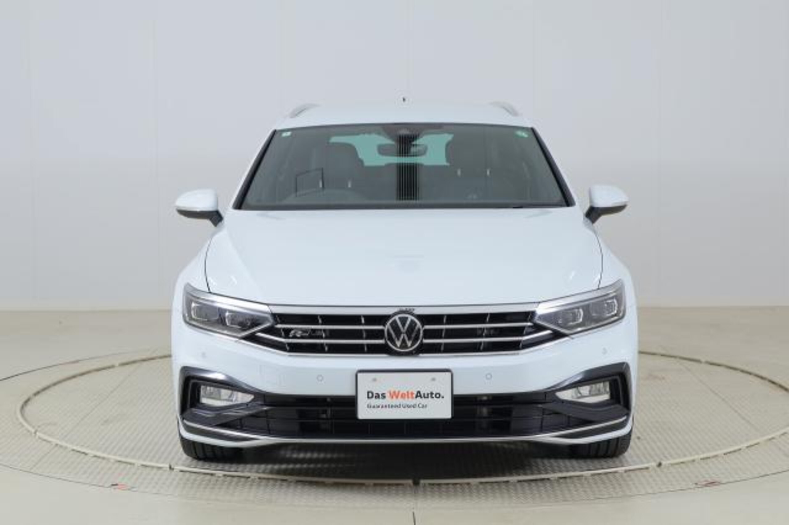2024 Volkswagen Passat — photo 2