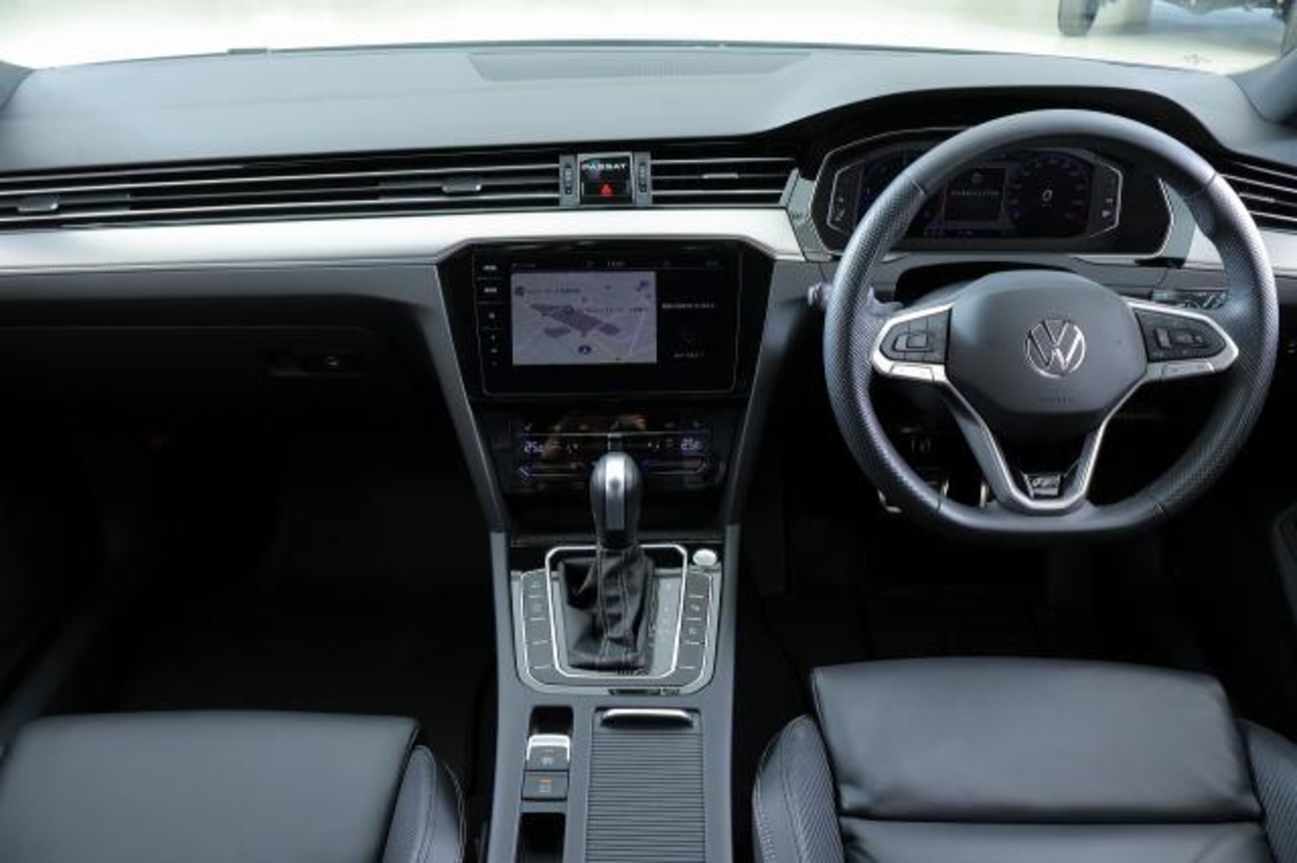 Volkswagen Passat Variant TDI R-Line Diesel Turbo Certified Used Car 1 Year Unlimited Mileage Warranty (White) — photo 7