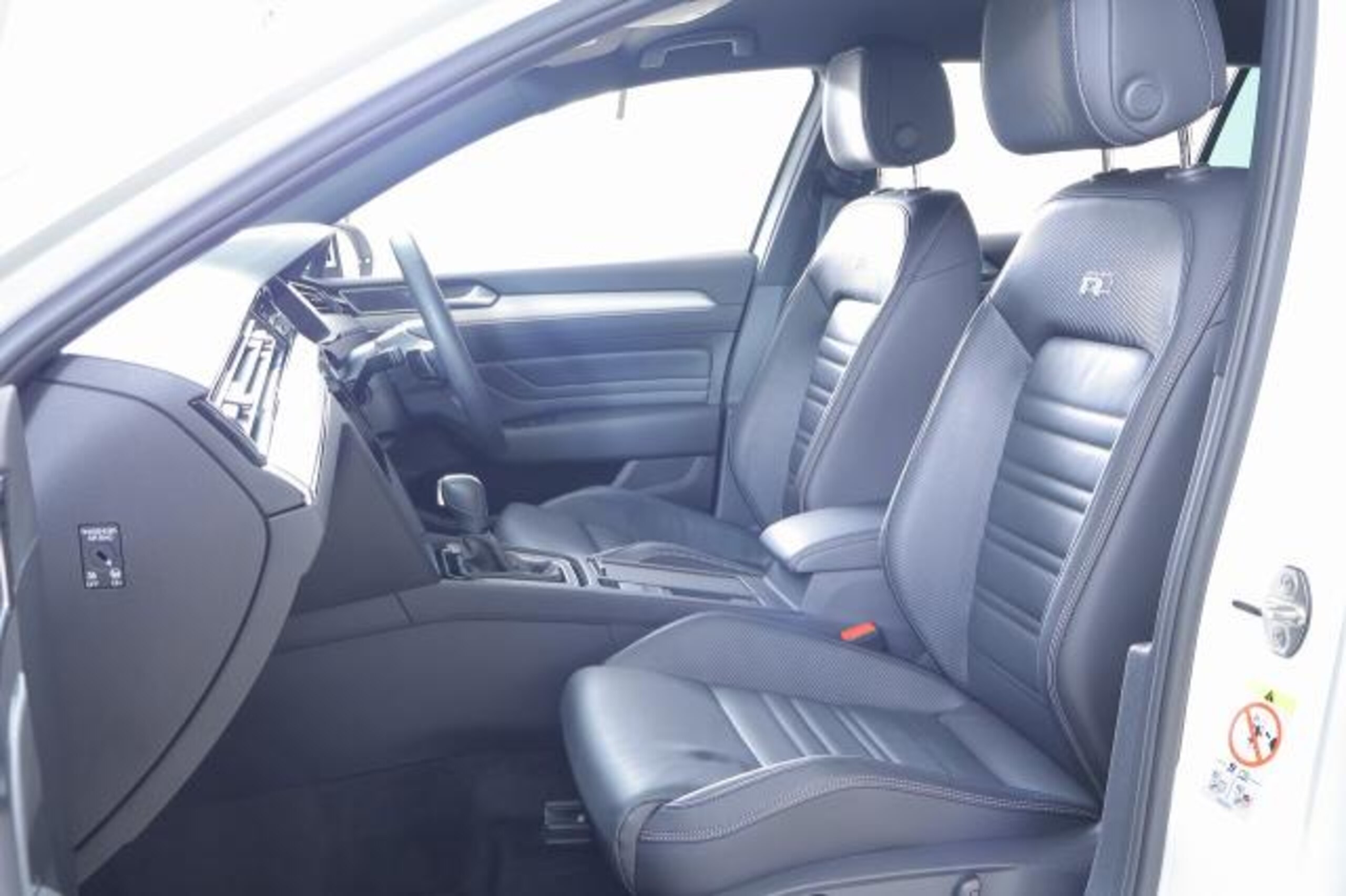 Volkswagen Passat Variant TDI R-Line Diesel Turbo Certified Used Car 1 Year Unlimited Mileage Warranty (White) — photo 9