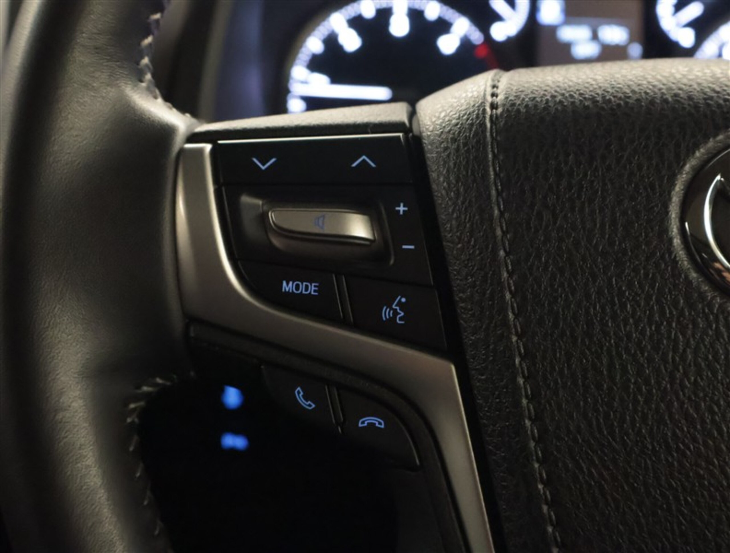 Toyota Land Cruiser Prado 2.8 TX L Package Black Edition Diesel Turbo 4WD — photo 9