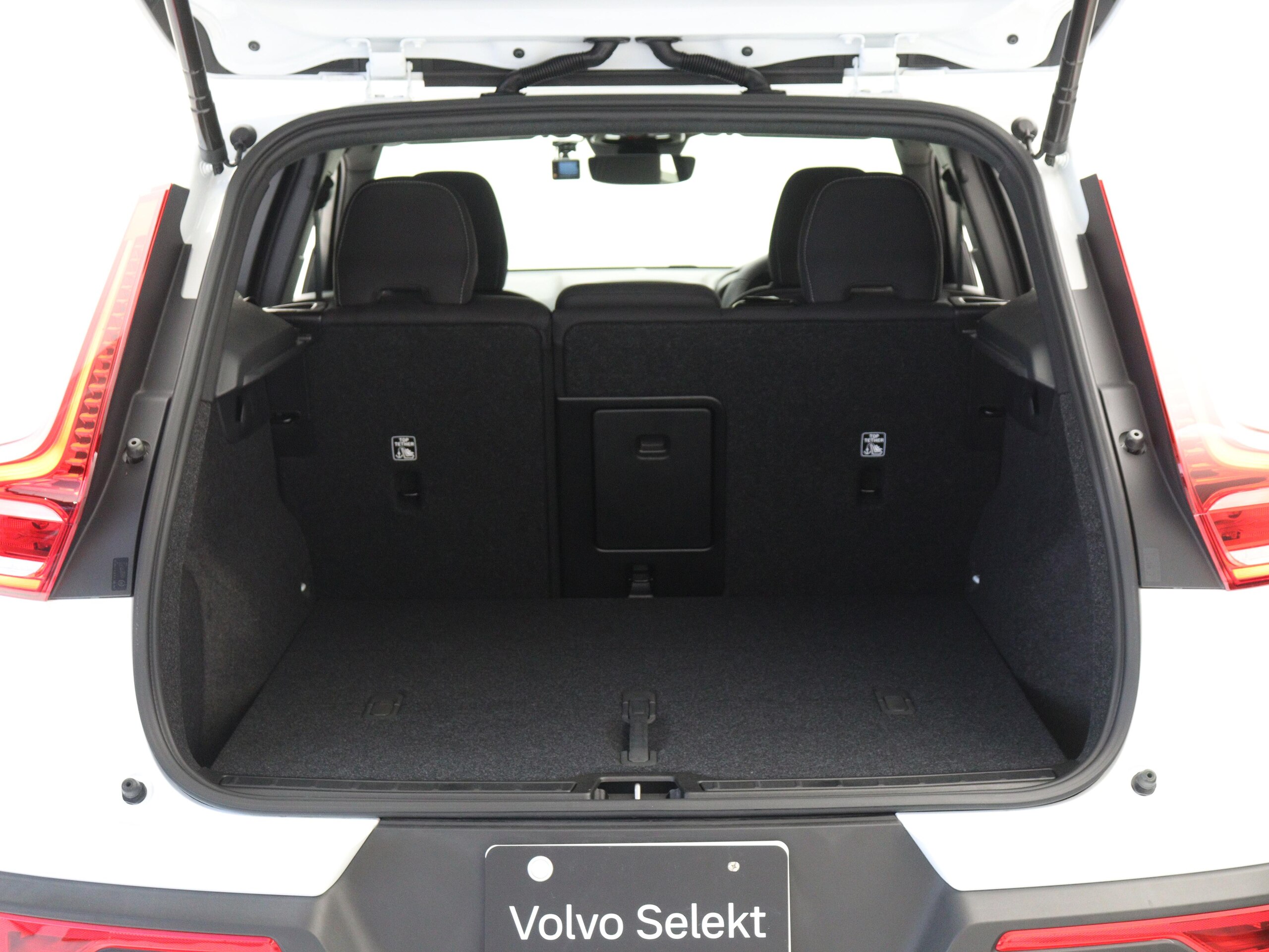 Volvo XC40 Plus B3 — photo 8