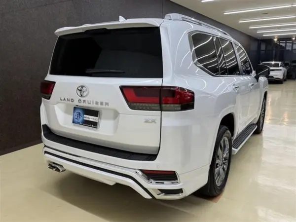 2024 Toyota Landrcuiser 300 — photo 2