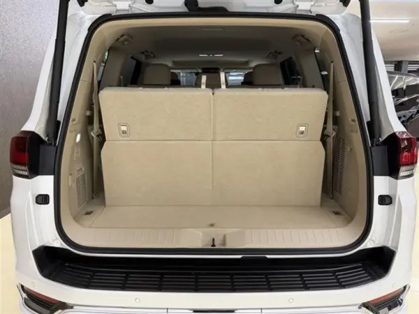 Toyota Land Cruiser 300 3.5 ZX 4WD (Pearl) — photo 7