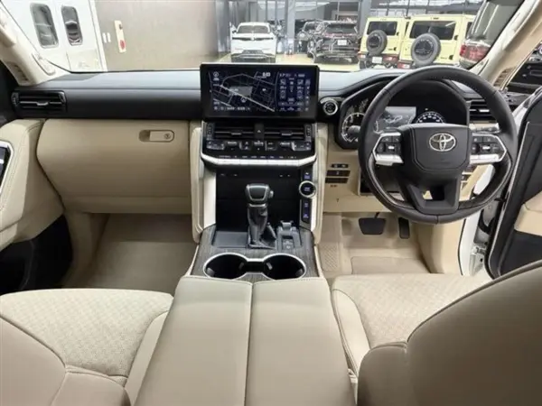 Toyota Land Cruiser 300 3.5 ZX 4WD (Pearl) — photo 9