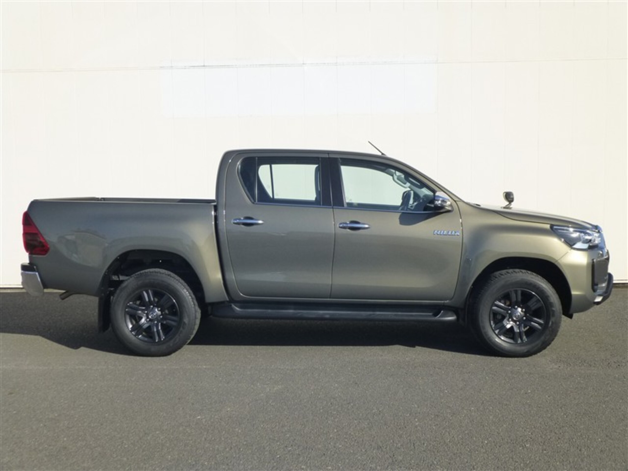 2020 Toyota Hilux — photo 2