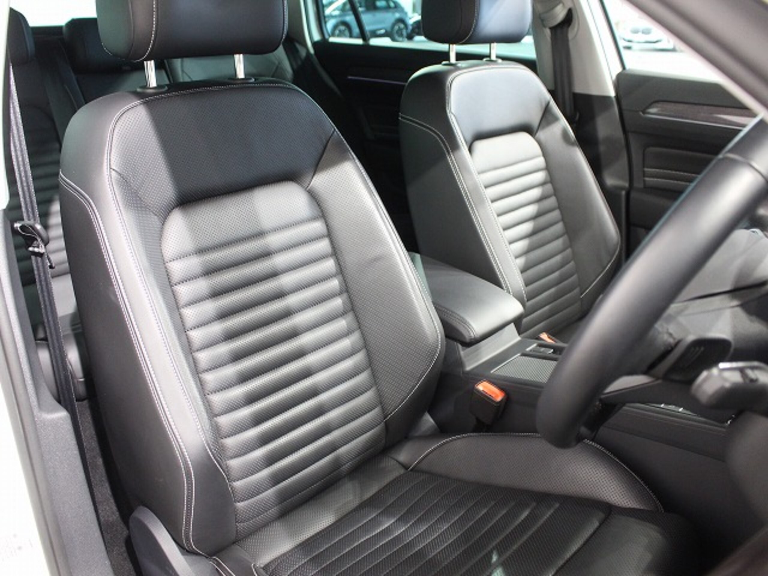 Volkswagen Passat Variant TDI Elegance Advance Diesel Turbo LED Headlights Heads-up Display (White) — photo 7