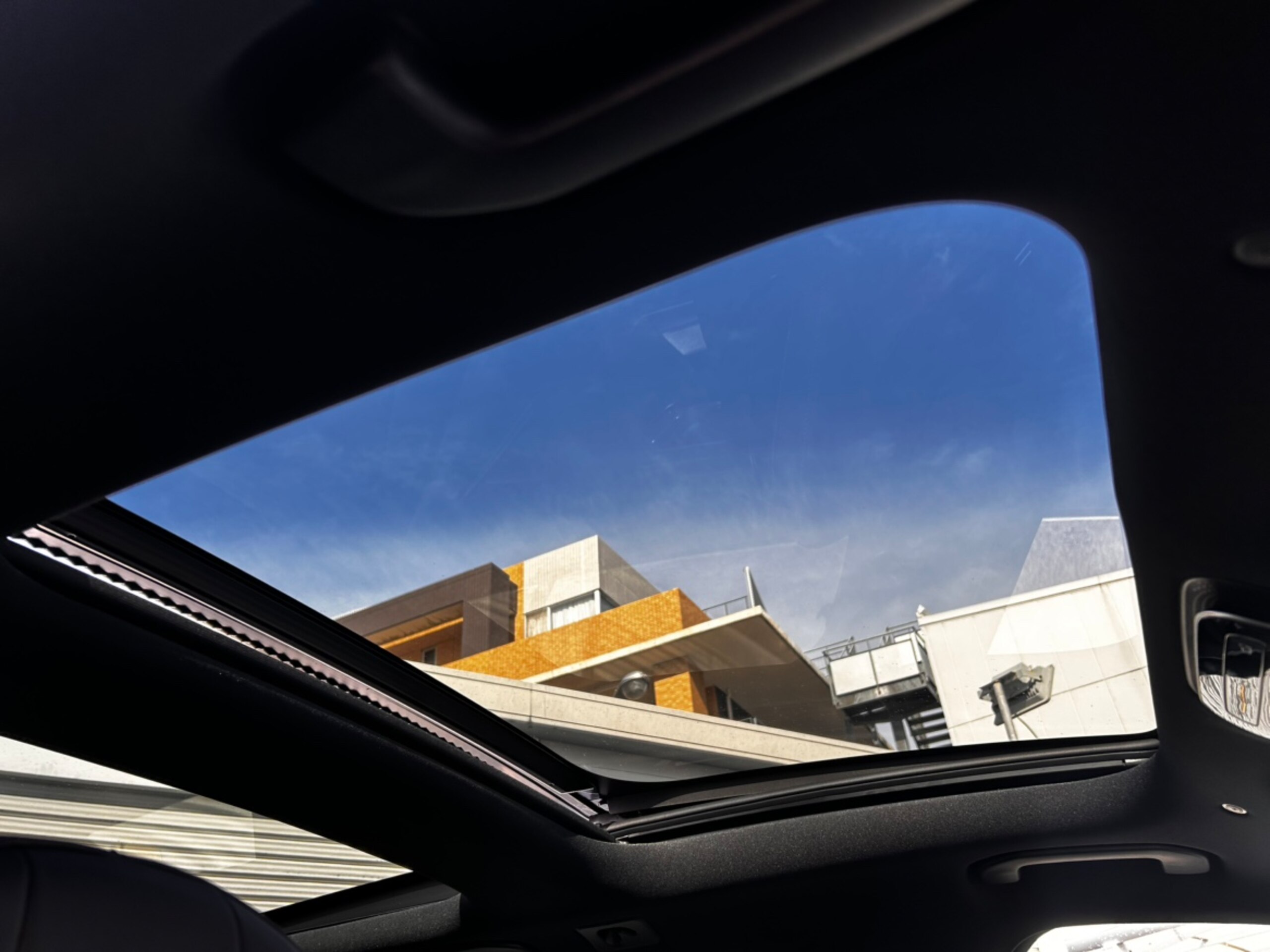 Mercedes-Benz E-Class Wagon E200 Avantgarde AMG Line Package (ISG Model) MP202501 Digital Interior Package Leather Exclusive Package Advanced Package Panoramic Sliding Roof One Owner Burmester Sound Adaptive High Beam Assist Plus — photo 9