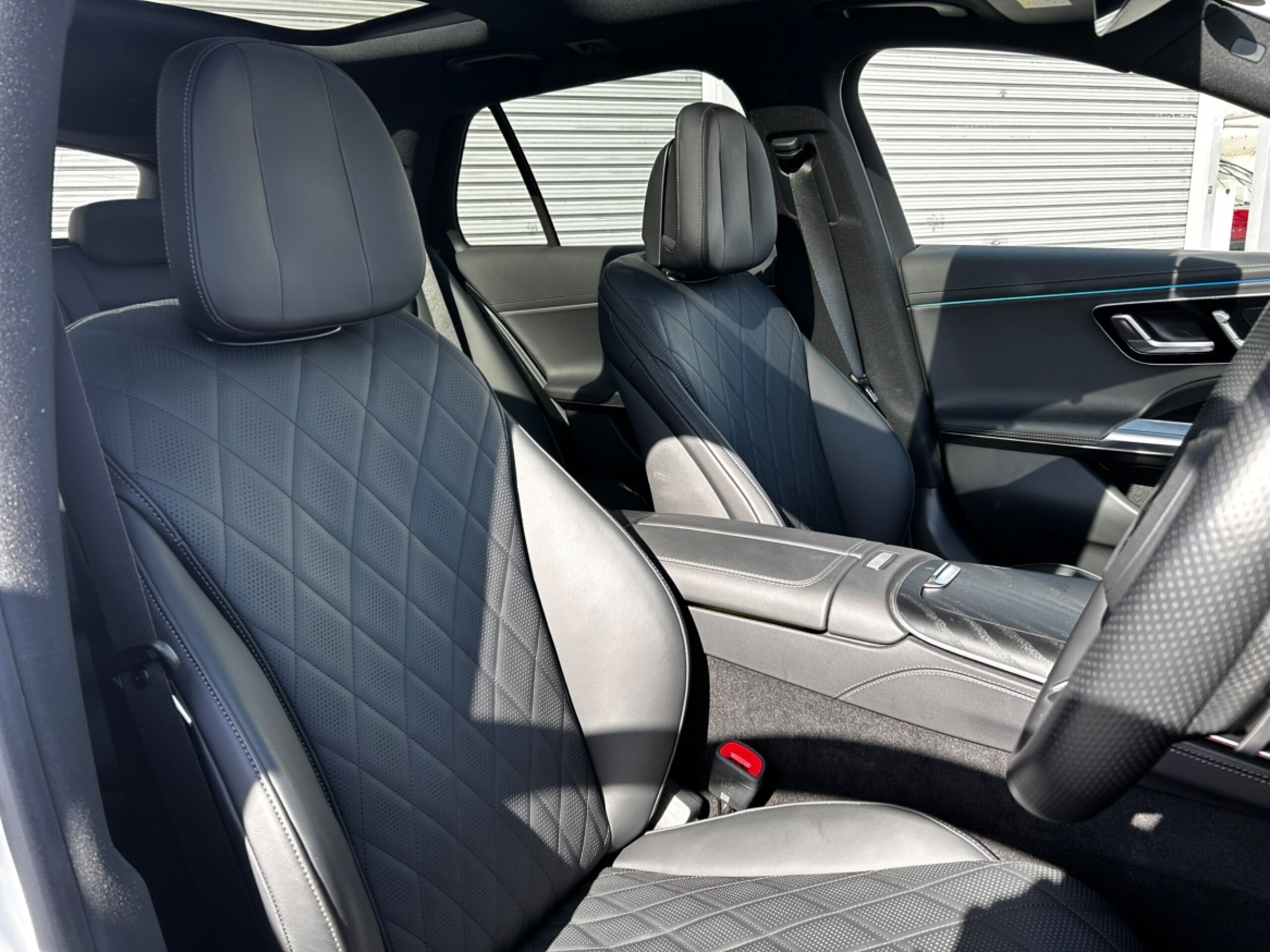 Mercedes-Benz E-Class Wagon E200 Avantgarde AMG Line Package (ISG Model) MP202501 Digital Interior Package Leather Exclusive Package Advanced Package Panoramic Sliding Roof One Owner Burmester Sound Adaptive Highbeam Assist Plus — photo 7