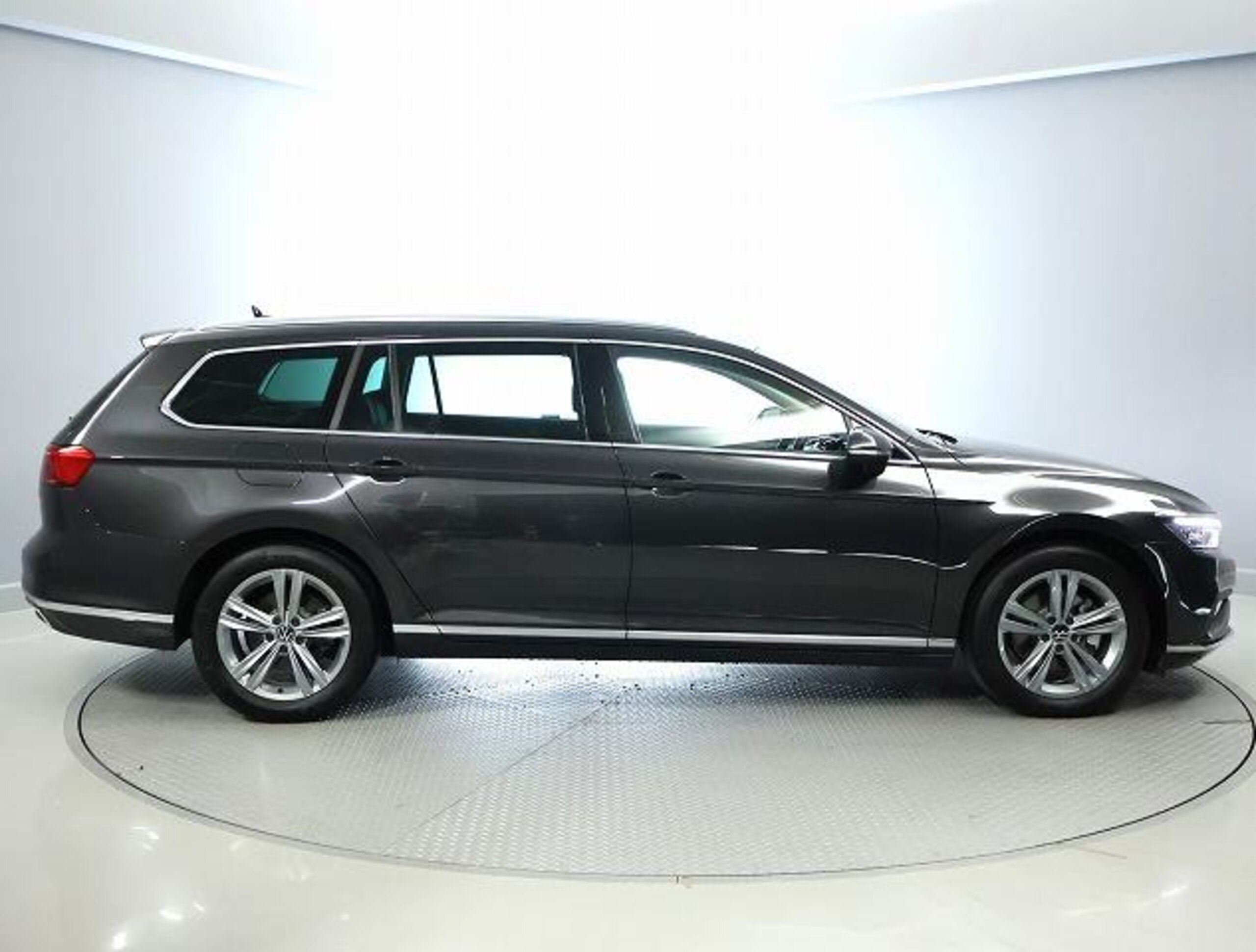 2024 Volkswagen Passat — photo 3