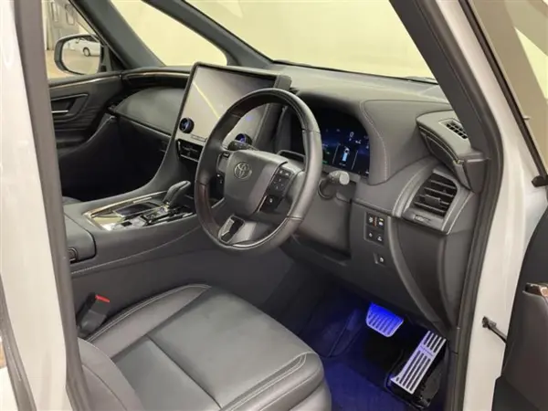 Toyota Alphard Hybrid 2.5 Z E-Four 4WD — photo 8