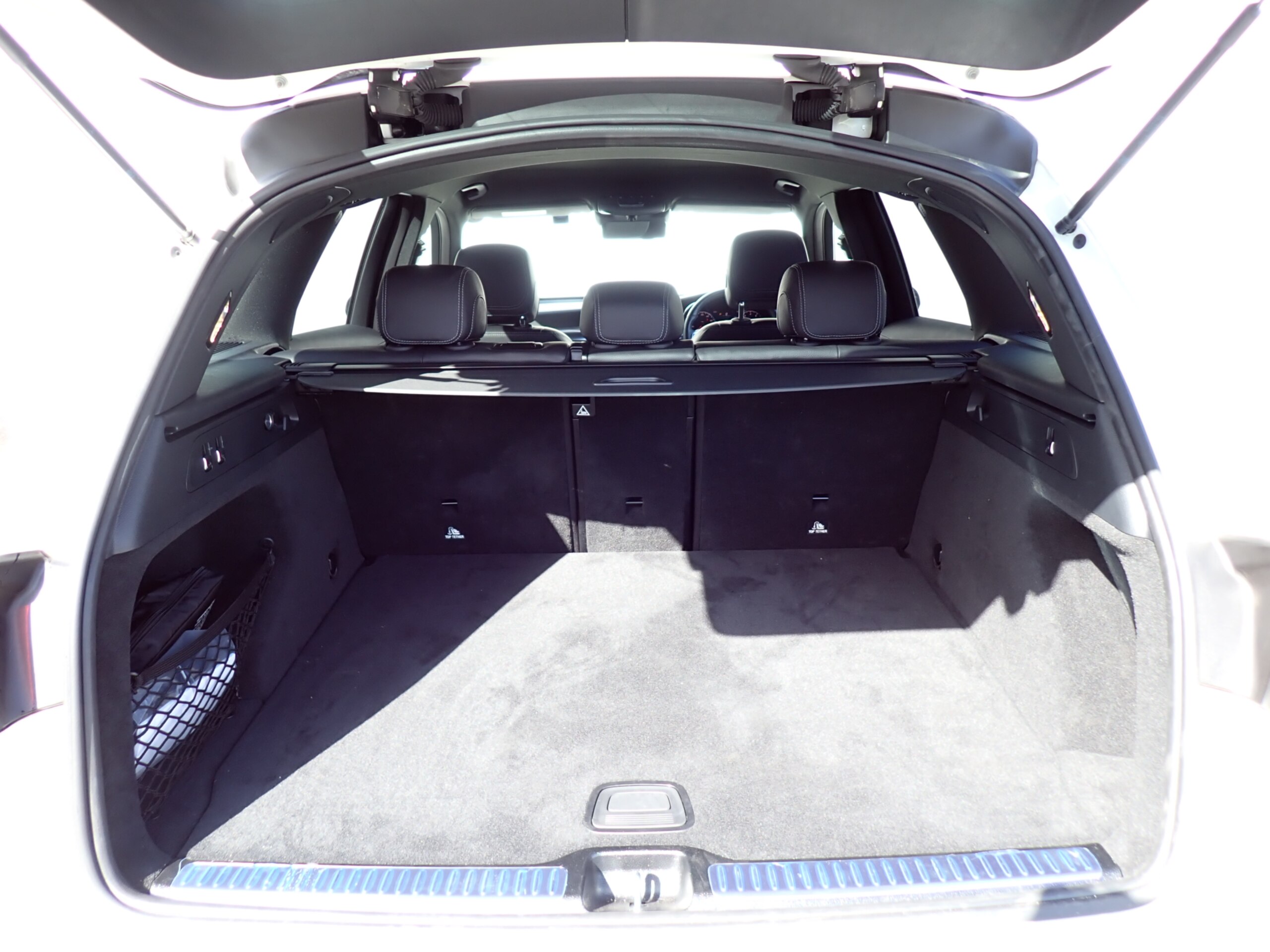 Mercedes-Benz GLC300 4MATIC AMG Line 4WD — photo 8