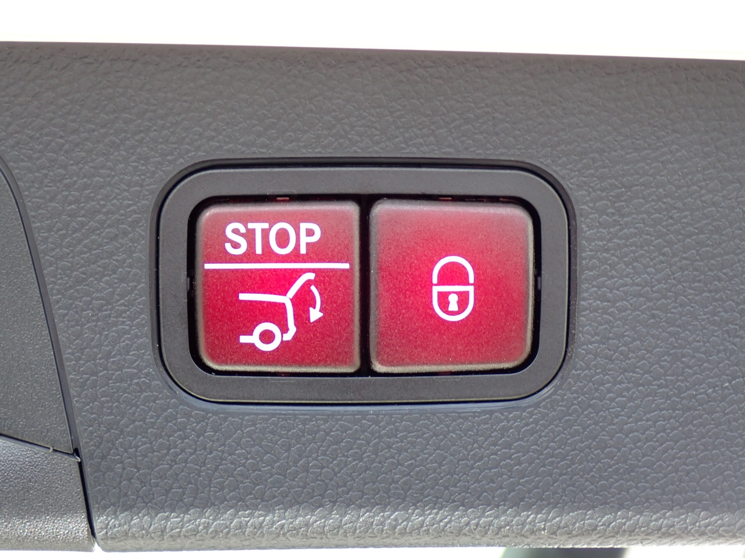 Mercedes-Benz GLC300 4MATIC AMG Line 4WD — photo 9