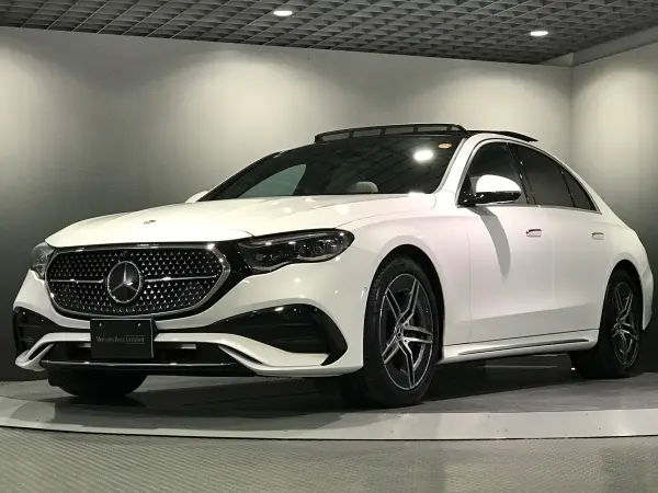 Mercedes-Benz E-Class E200 Avantgarde AMG Line Package (ISG Equipped Model) MP202401 Digital Interior Package (Opalescent White)