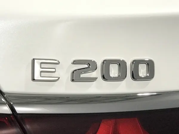 Mercedes-Benz E-Class E200 Avantgarde AMG Line Package (ISG Equipped Model) MP202401 Digital Interior Package (Opalescent White) — photo 7