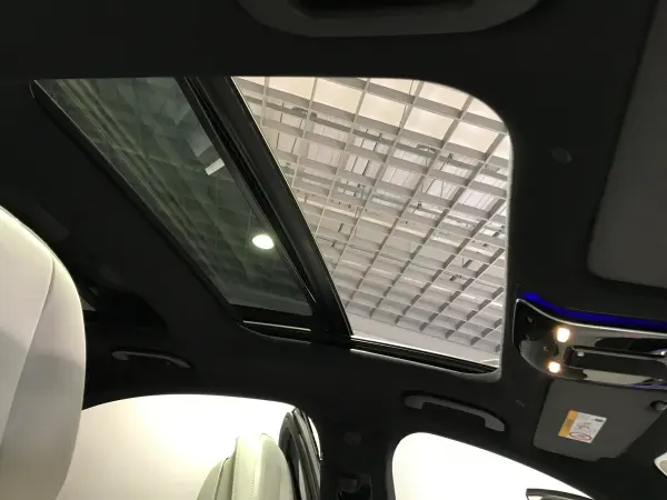 Mercedes-Benz E-Class E200 Avantgarde AMG Line Package (ISG Equipped Model) MP202401 Digital Interior Package (Opalescent White) — photo 8