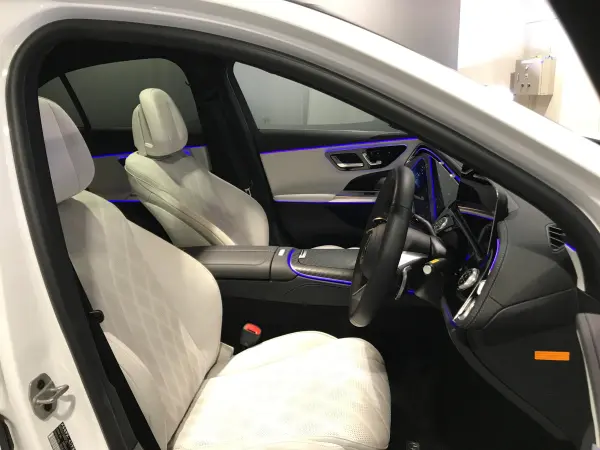 Mercedes-Benz E-Class E200 Avantgarde AMG Line Package (ISG Equipped Model) MP202401 Digital Interior Package (Opalescent White) — photo 9