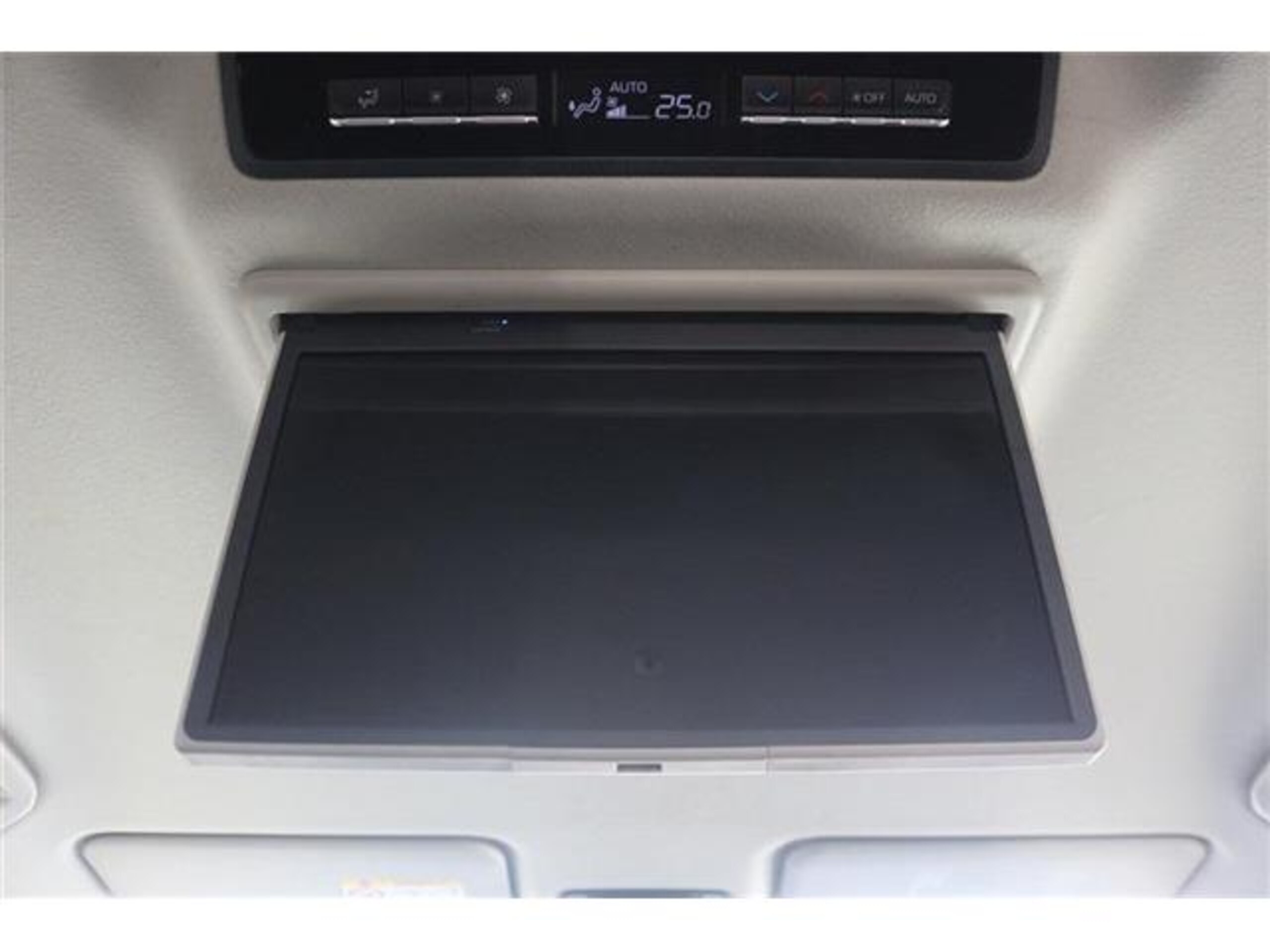 2022 Toyota Noah — photo 2