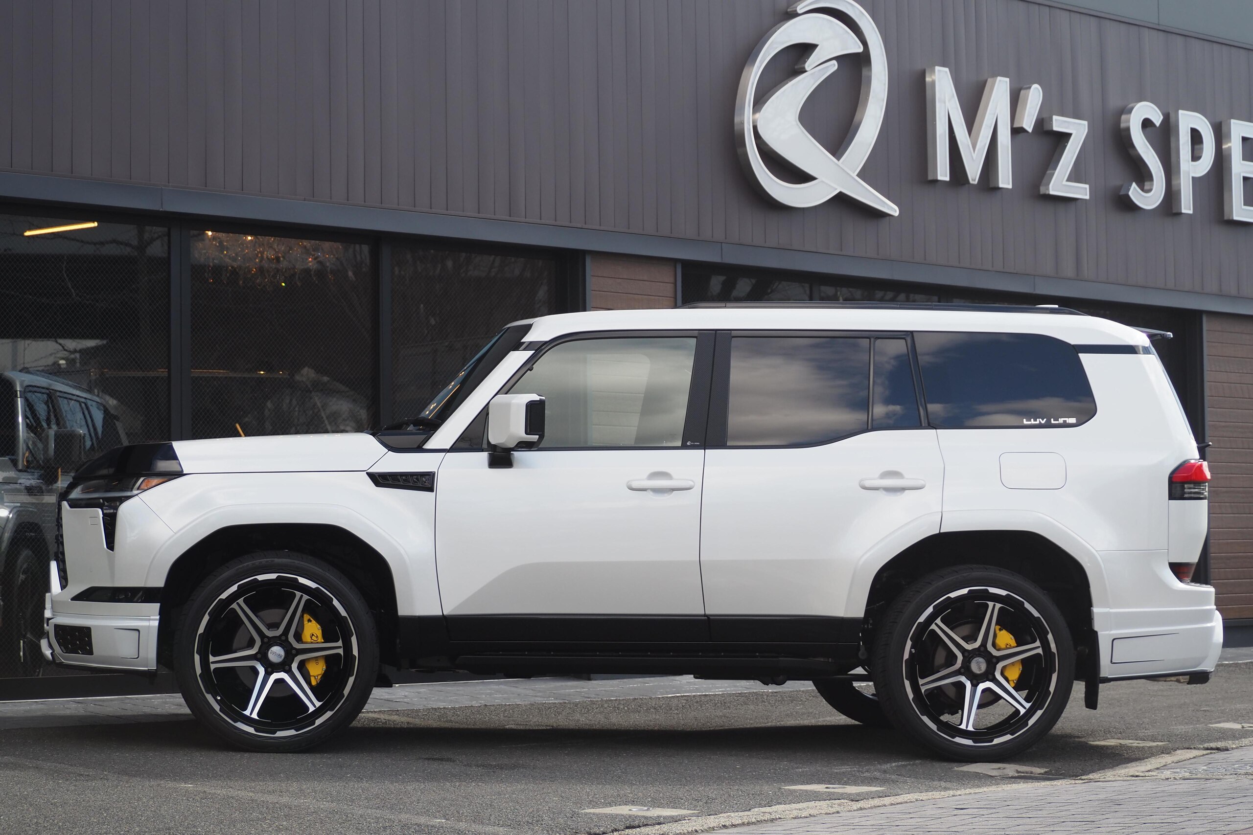 2025 Lexus Gx — photo 2