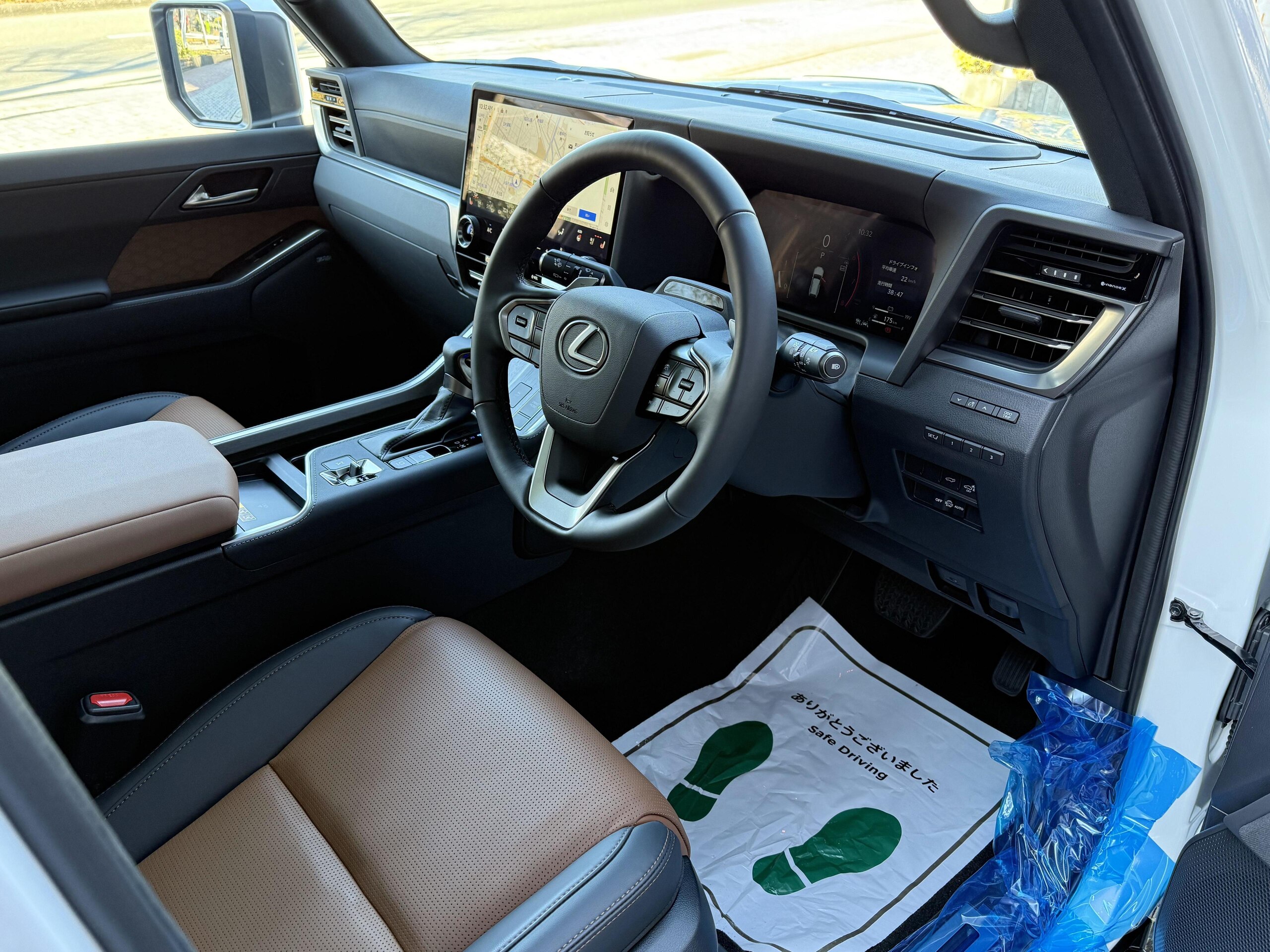 Lexus GX550 Version L 4WD ZEUS New Car Complete Mark Levinson Panoramic Roof Digital Inner Mirror Drive Recorder Floor Mat Tablet Holder Electric Side Step 14-inch Connected Navigation Brown Interior Cool Box (Sonic Quartz) — photo 7