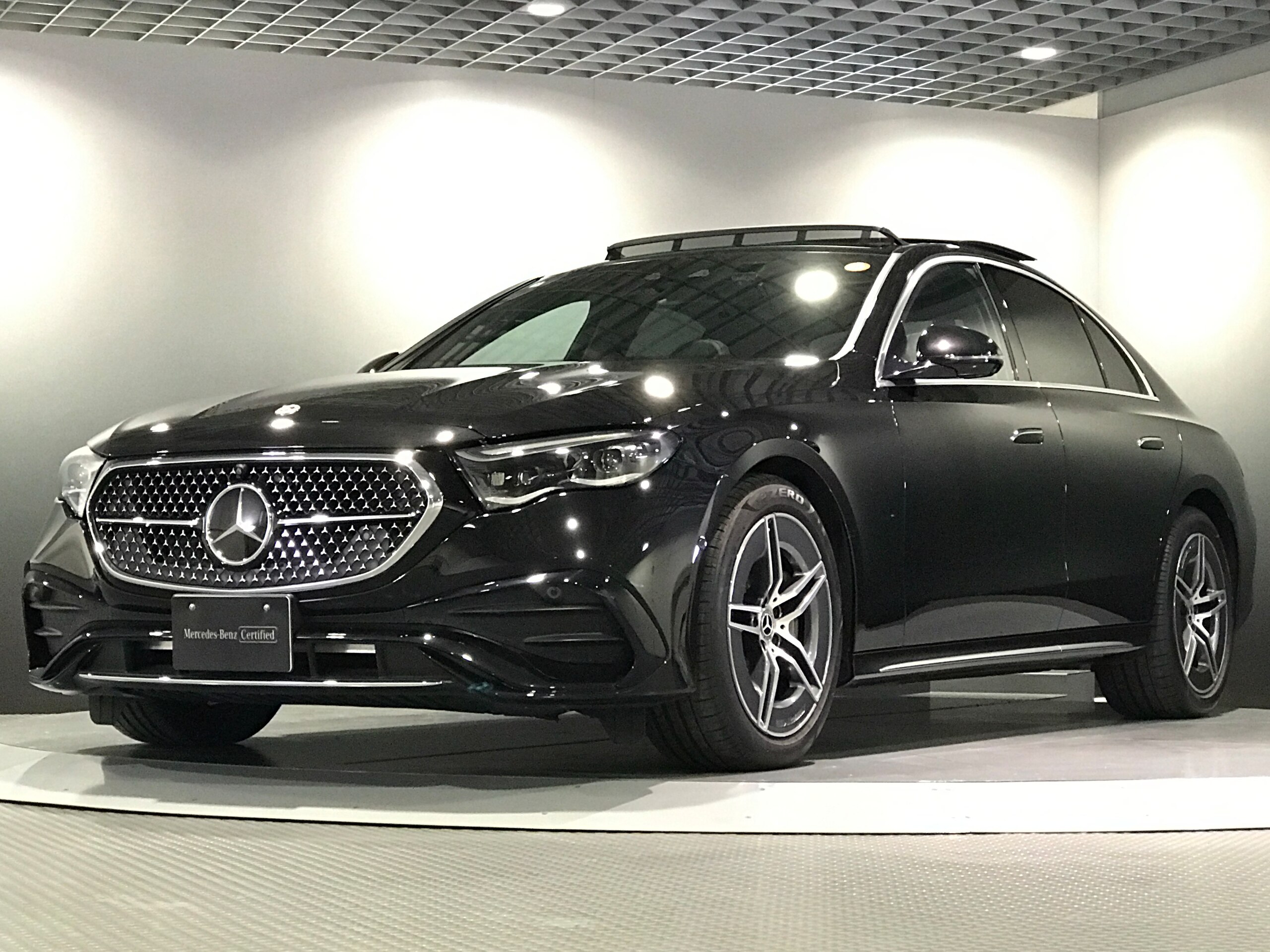 Mercedes-Benz E-Class E220 d Avantgarde AMG Line Package (ISG) Diesel Turbo MP202401 Leather Exclusive Package Digital Interior Package Advanced Package Panoramic Sliding Roof