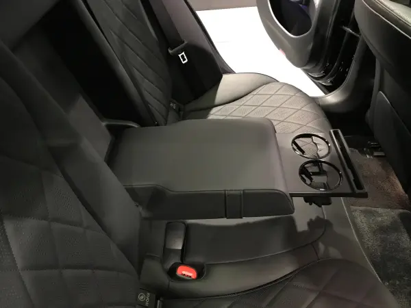 Mercedes-Benz E-Class E220 d Avantgarde AMG Line Package (ISG Equipped Model) Diesel Turbo MP202401 Leather Exclusive Package Digital Interior Package Advanced Package Panoramic Sliding Roof (Obsidian Black) — photo 7