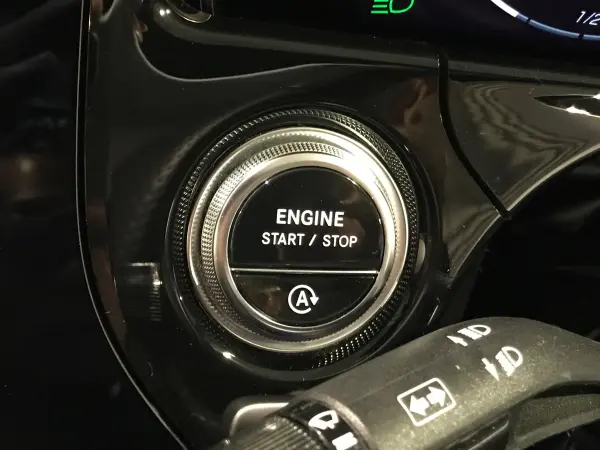 Mercedes-Benz E-Class E220 d Avantgarde AMG Line Package (ISG Equipped Model) Diesel Turbo MP202401 Leather Exclusive Package Digital Interior Package Advanced Package Panoramic Sliding Roof (Obsidian Black) — photo 8