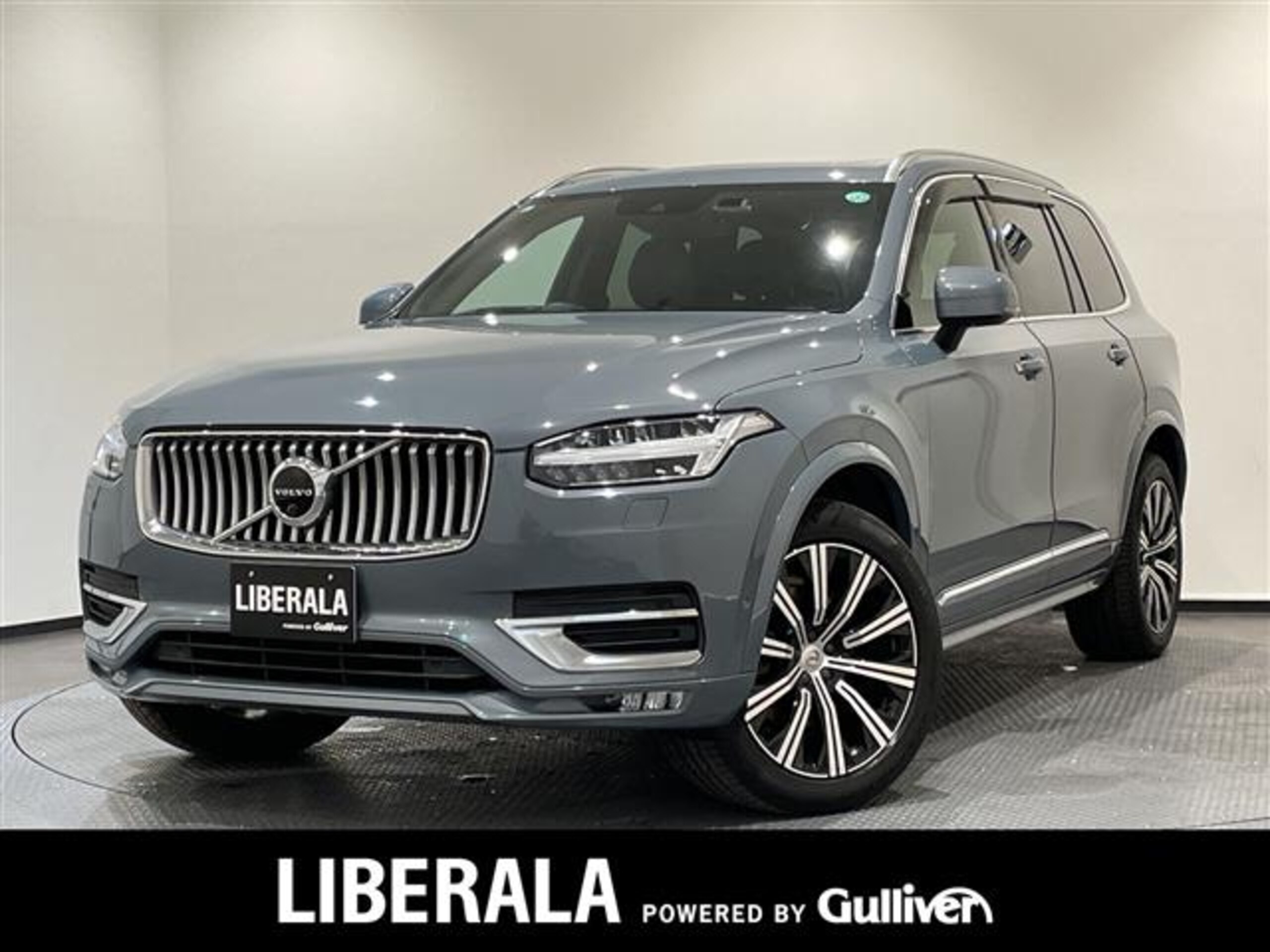 Volvo XC90 B6 AWD Inscription 4WD with Panoramic Roof, Harman Kardon, Ventilated Seats, Heated Steering Wheel, Head-Up Display, Crystal Gear Knob, Lane Keep Assist, Pilot Assist, Active High Beam, 360 Camera, Heated Seats, Ambient Lighting (Thunder Grey Metallic)
