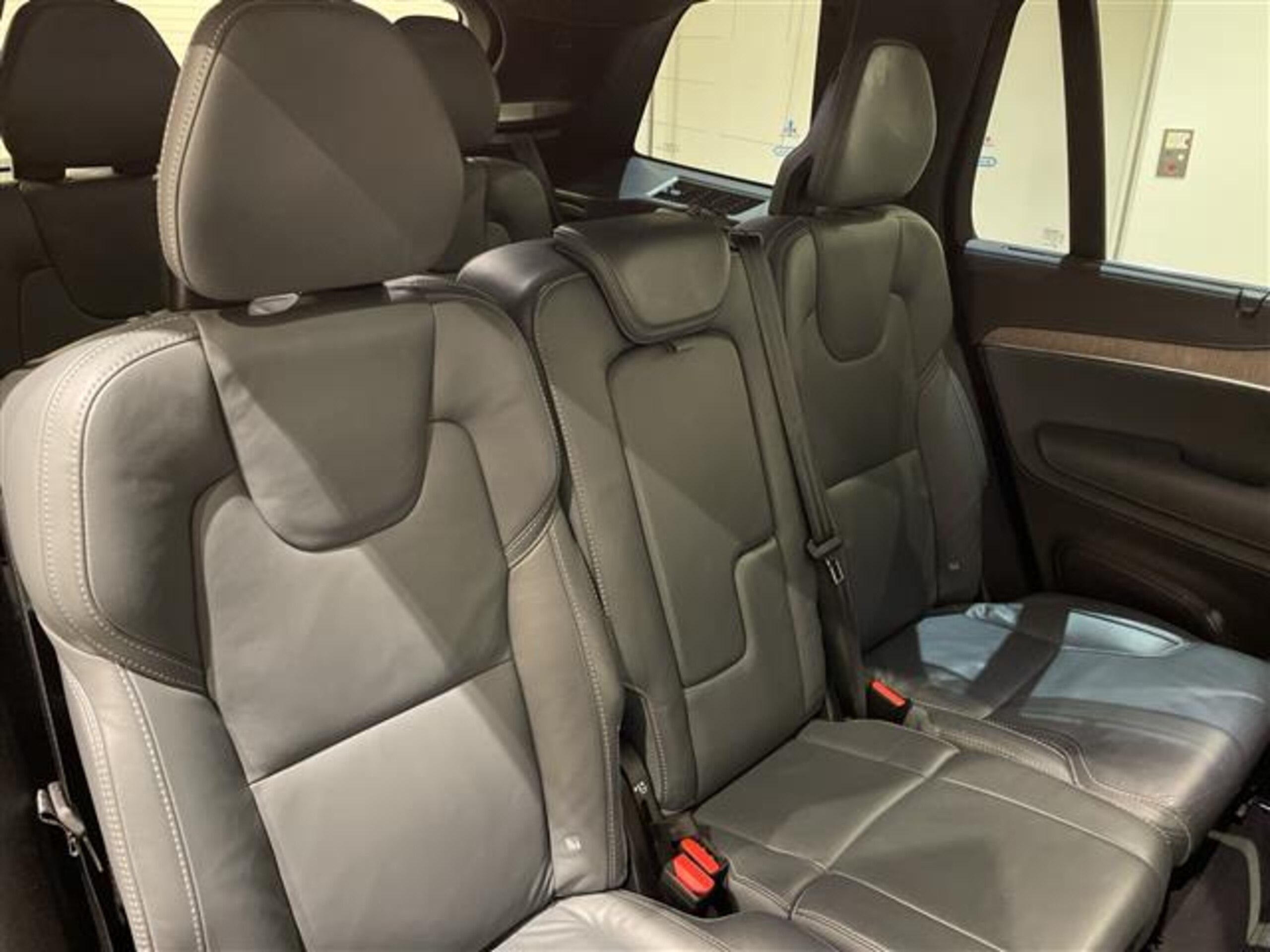 2021 Volvo Xc90 — photo 3