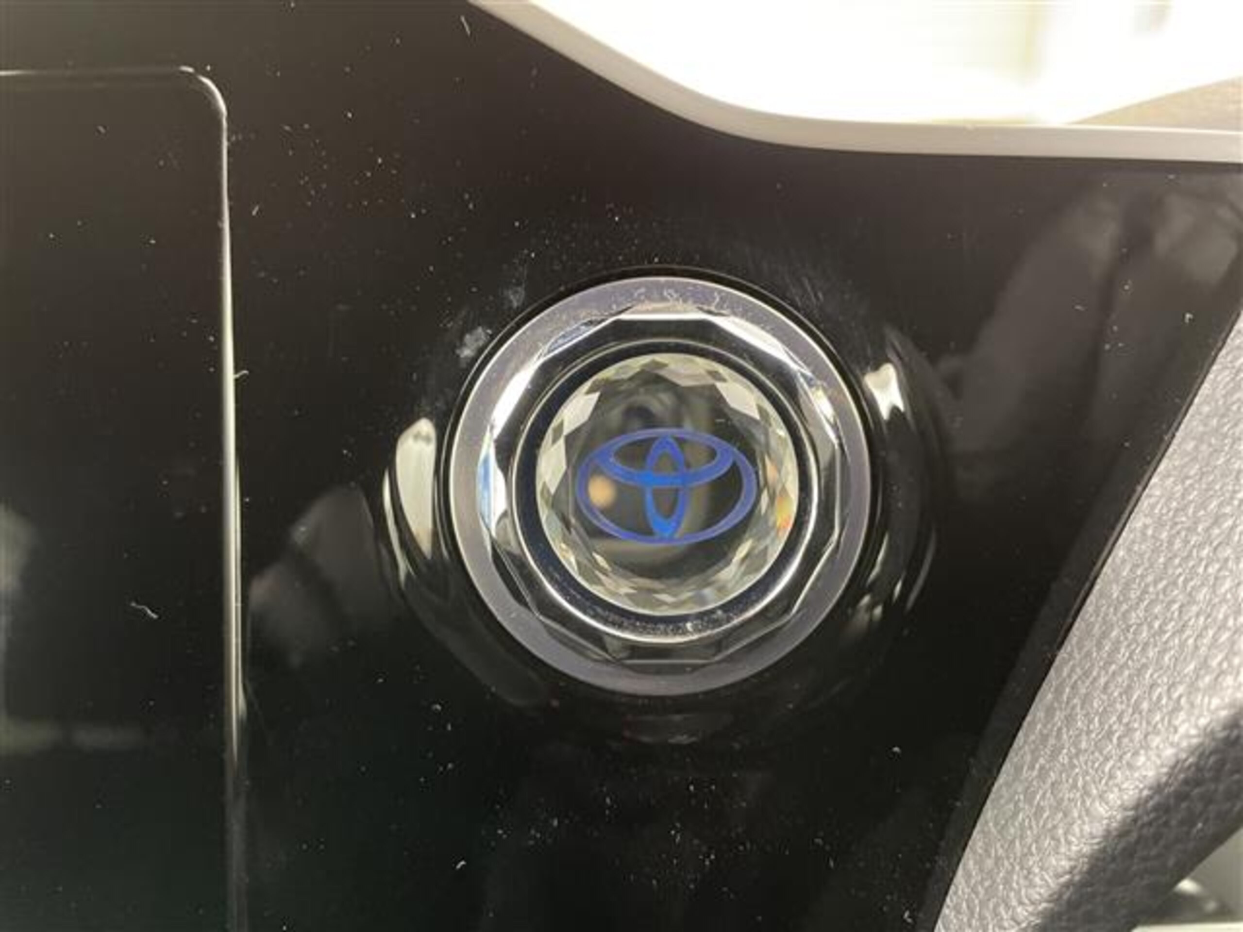 Toyota Noah 1.8 Hybrid S-G E-Four 4WD — photo 8