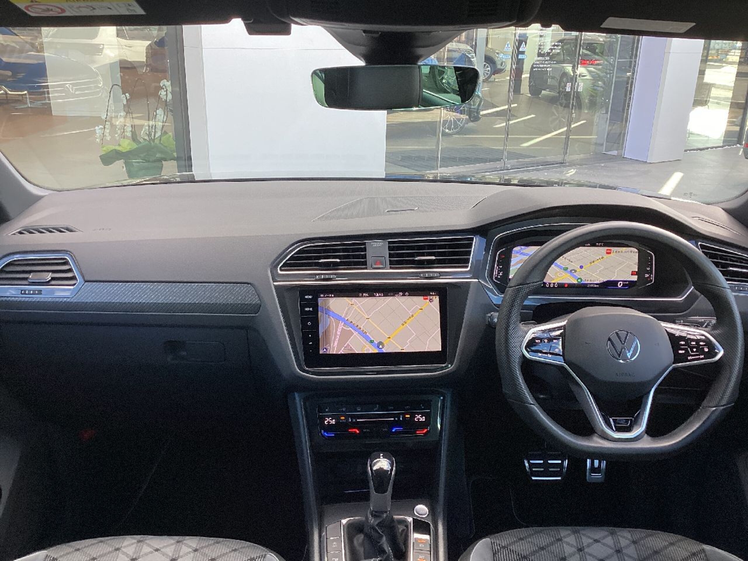 2023 Volkswagen Tiguan — photo 2