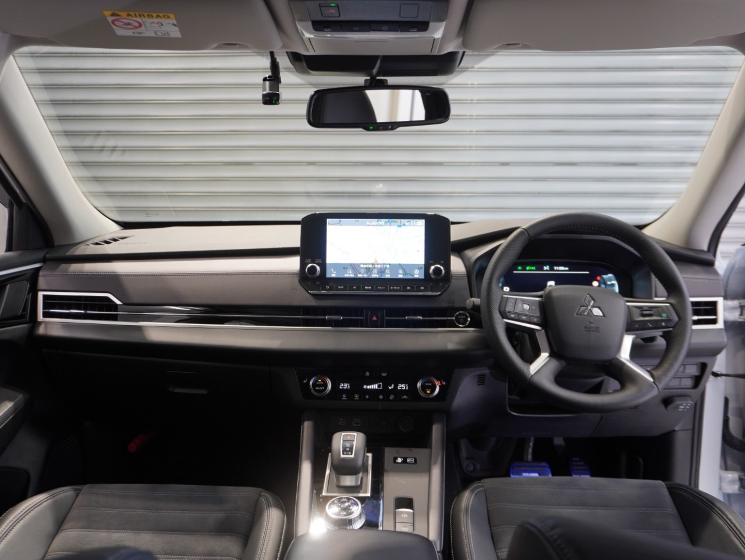 2023 Mitsubishi Outlander — photo 2