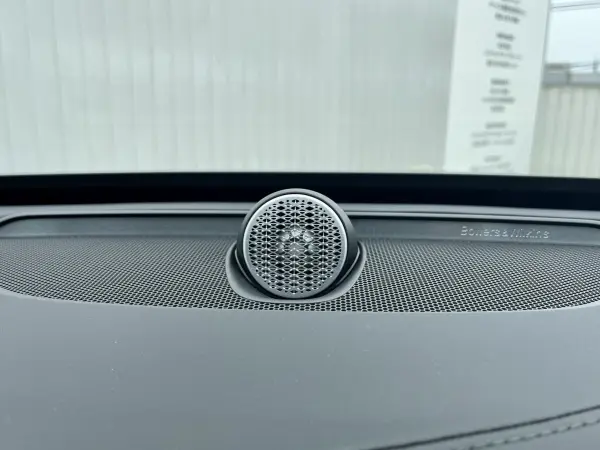 Volvo XC90 Ultimate T8 AWD Plug-in Hybrid 4WD Sunroof B&W Air Suspension 2025 Model 3-Row 7-Seater Google Built-in Crystal Shift Knob Grey Ash Wood Panel Front & Rear 2nd Row Seat Heaters 22-inch AW Relaxation Function 360° Camera (Onyx Black Metallic) — photo 7