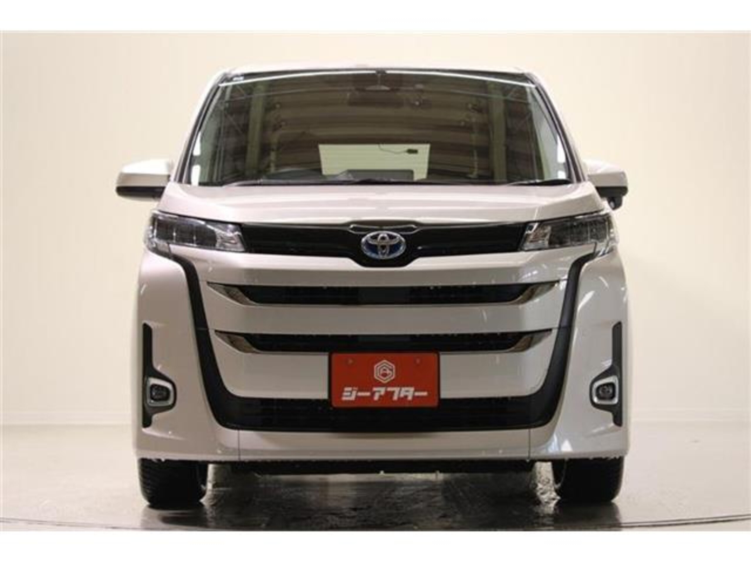 Toyota Noah 1.8 Hybrid X E-Four 4WD — photo 9