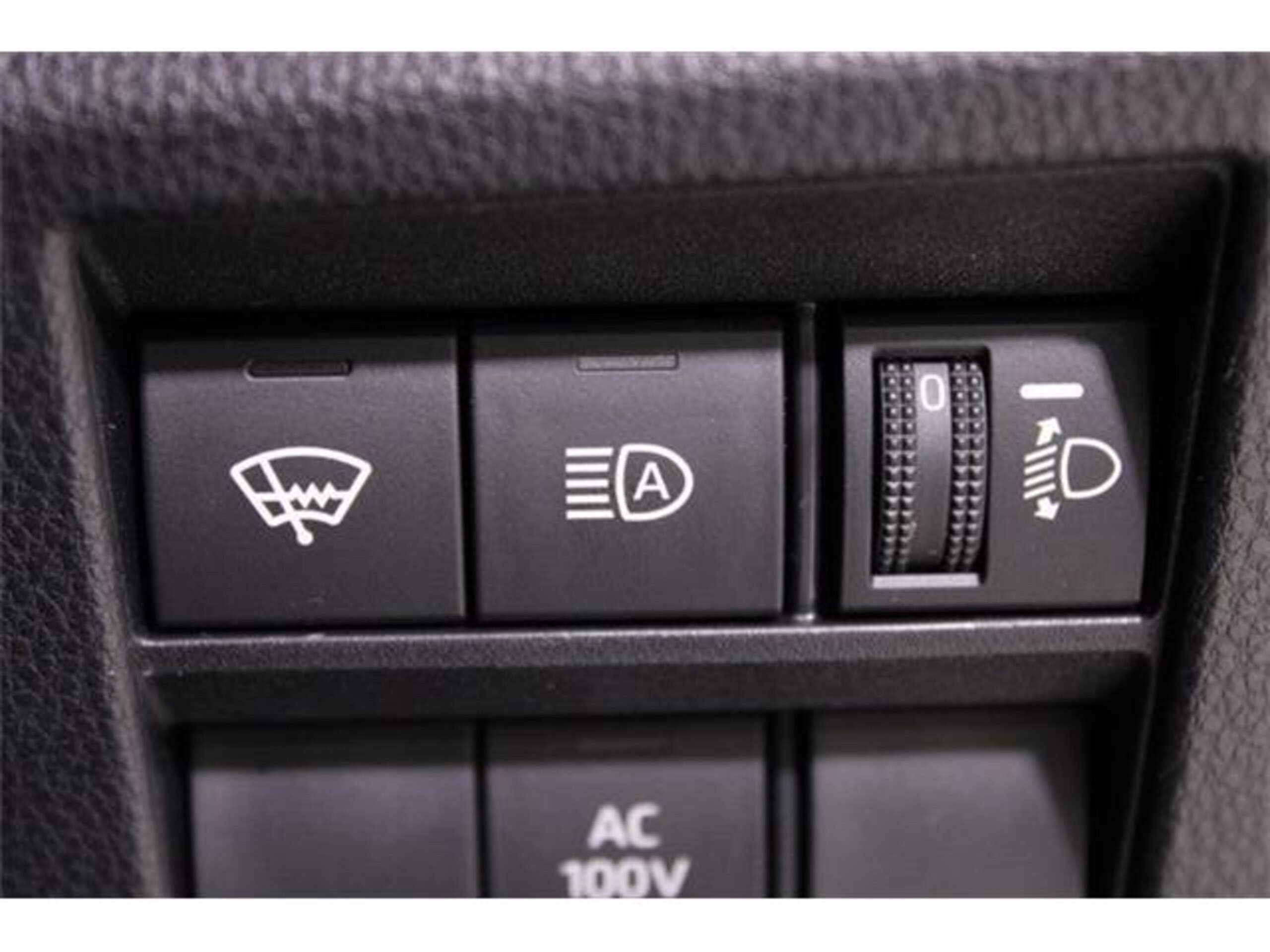 2023 Toyota Noah — photo 3