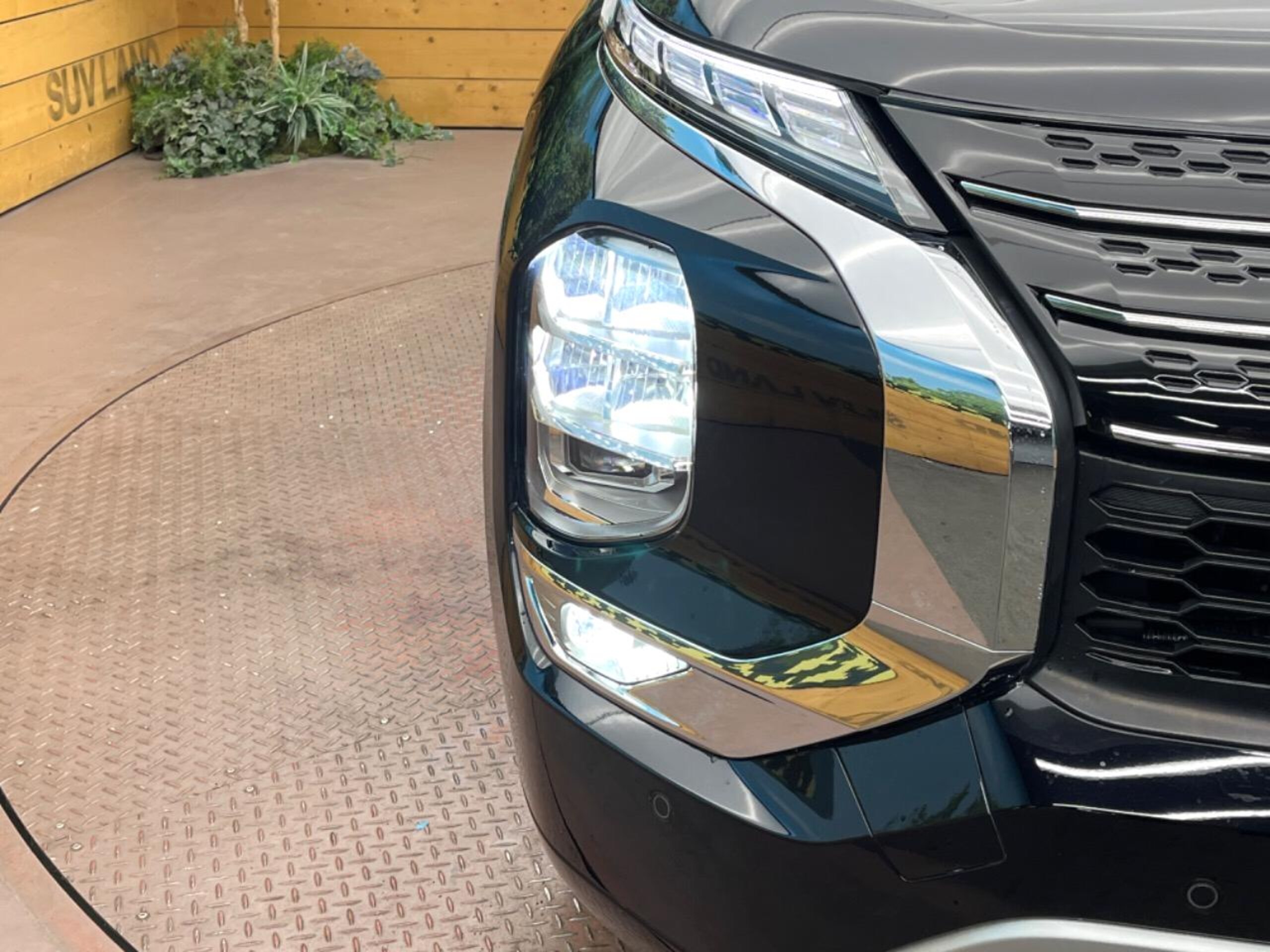 Mitsubishi Outlander PHEV 2.4 P 4WD — photo 8