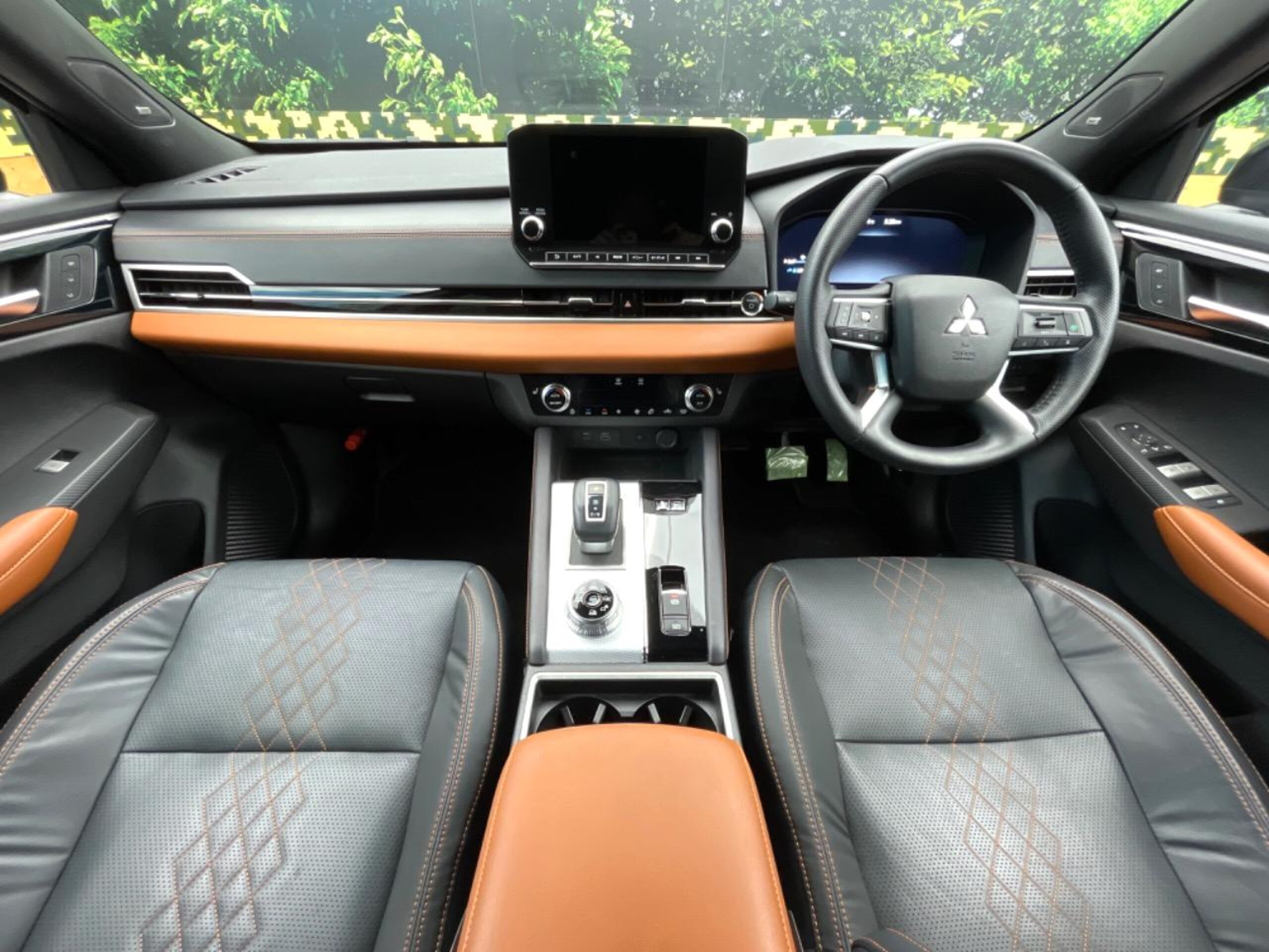 2022 Mitsubishi Outlander — photo 2