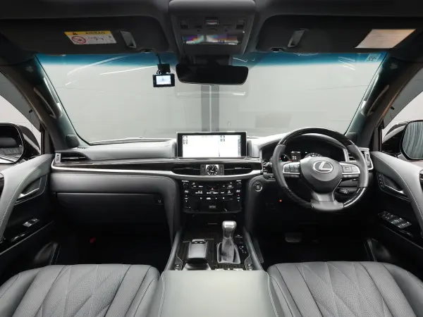 2020 Lexus Lx — photo 2